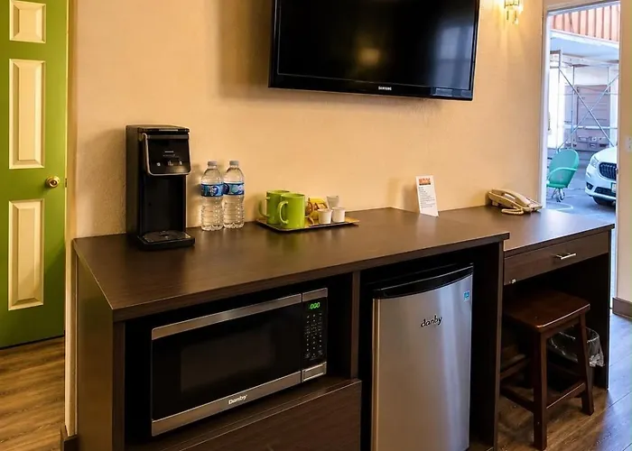 Hotel Frontier